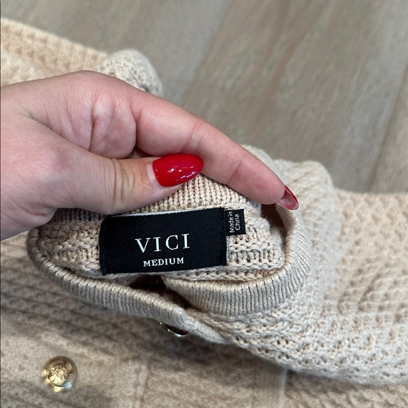 Vici Textured Cream Cardigan with Gold Accents - Picture 4 of 5